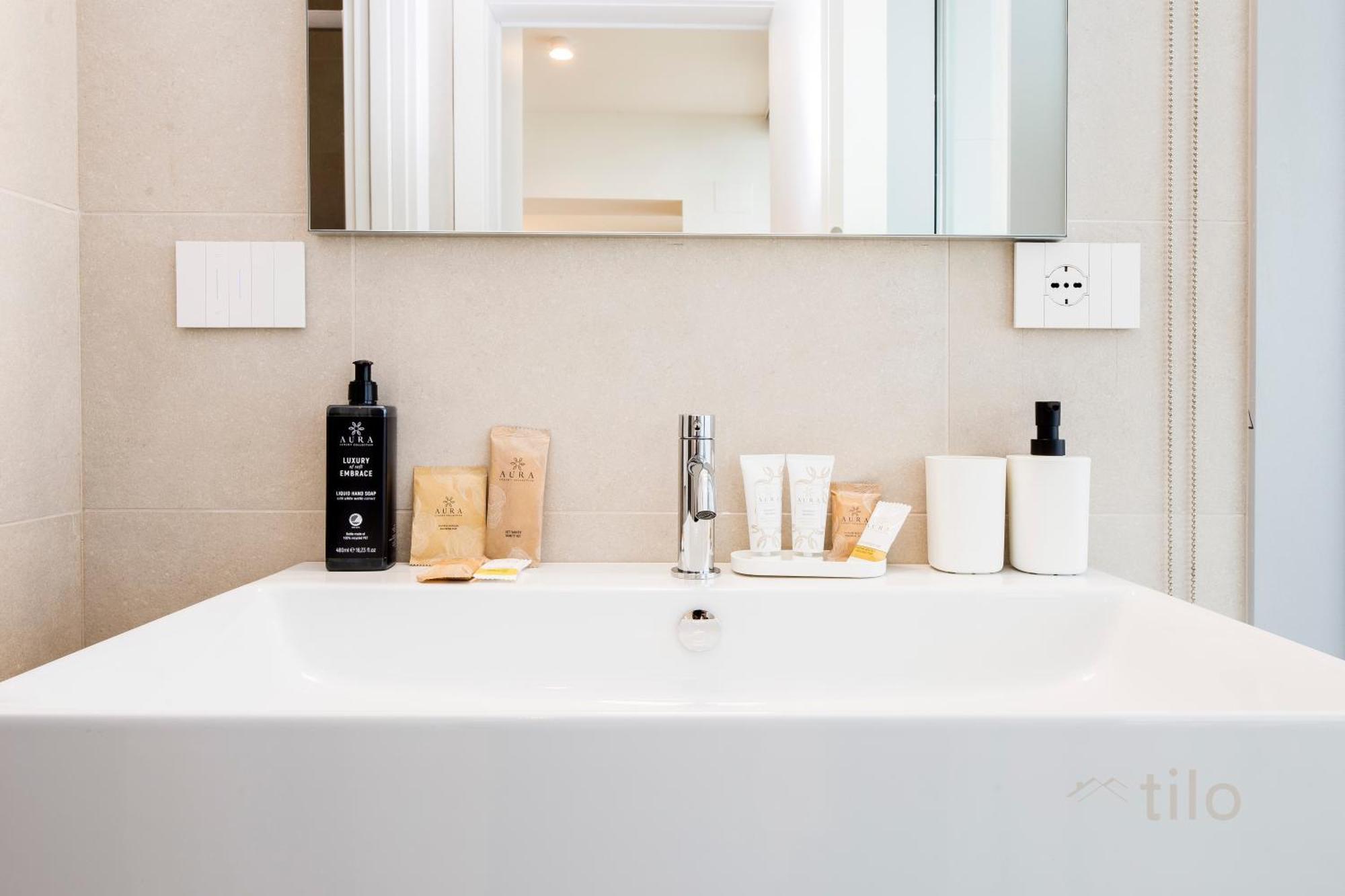 Waterfront Luxury Studio, Free Parking, Ac, Netflix & Wifi By Tilo Lux Appartamento Genova